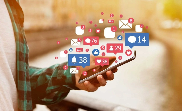 Social Media and Cell Notifications for a Busy Lifestyle 1
