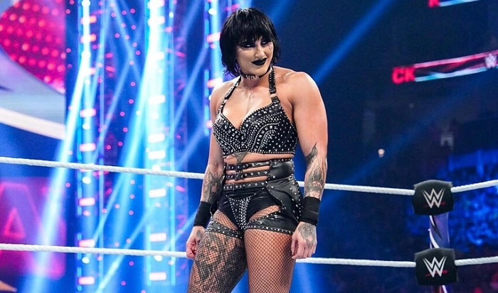 What injuries has Rhea endured 1